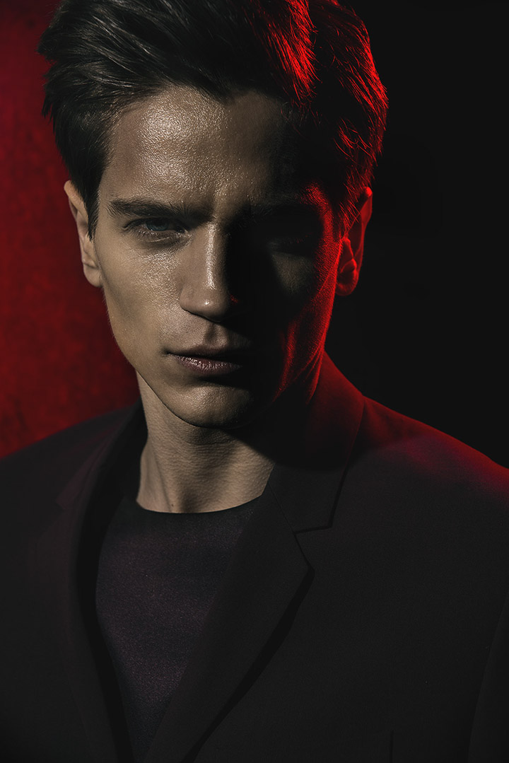 Blazer : Dior / T-shirt : Dior