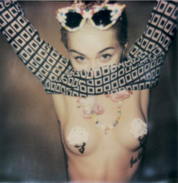 miley-cyrus-naked-v-magazine-9