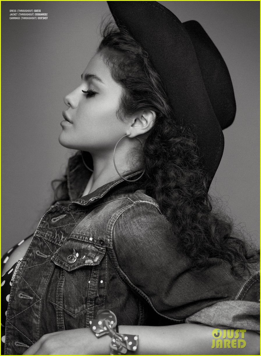selena-gomez-topless-v-magazine-02