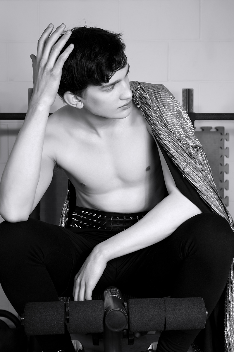 Jacket: Essential, short: Sandro, Legging: Nike