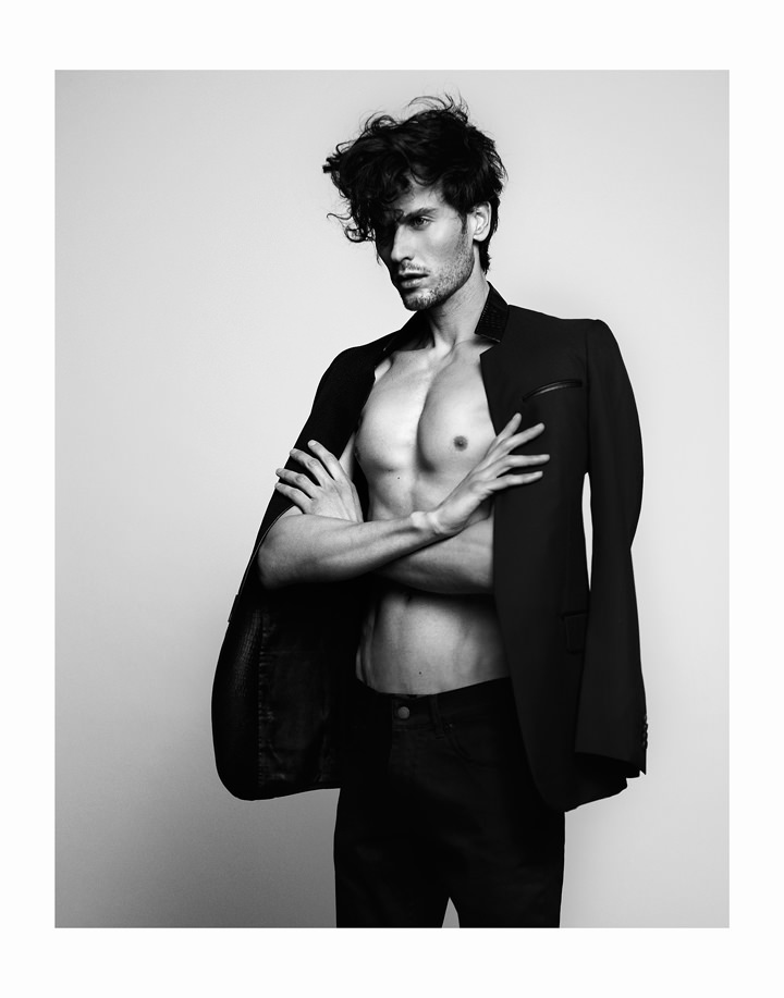 ASingleManNoLayout12_mini