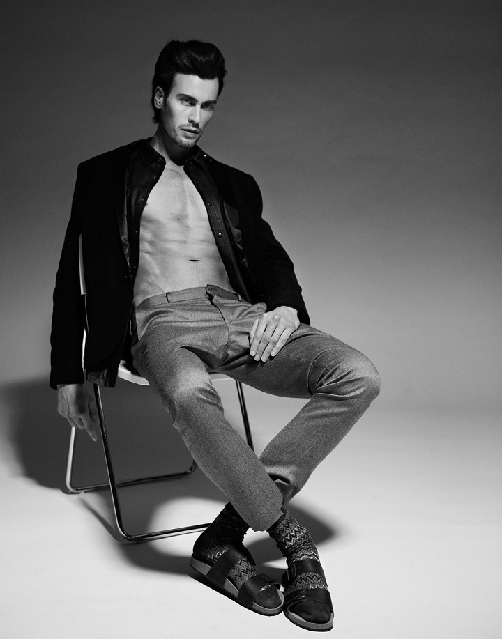 ASingleManNoLayout16_mini