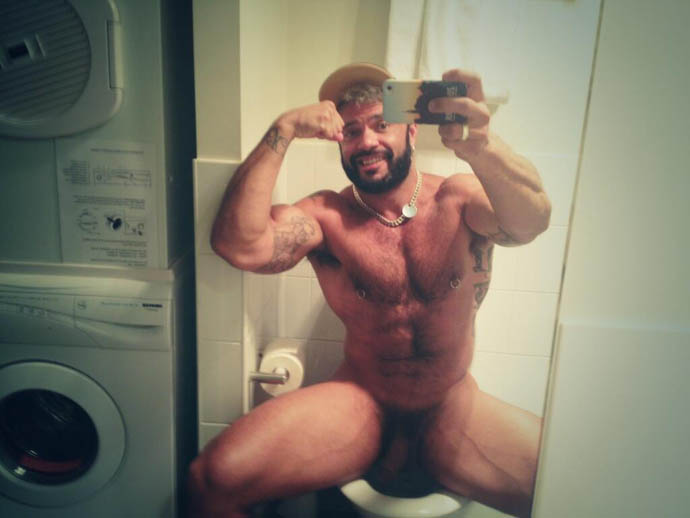 BetBwjxCcAAKhfr.jpg-large