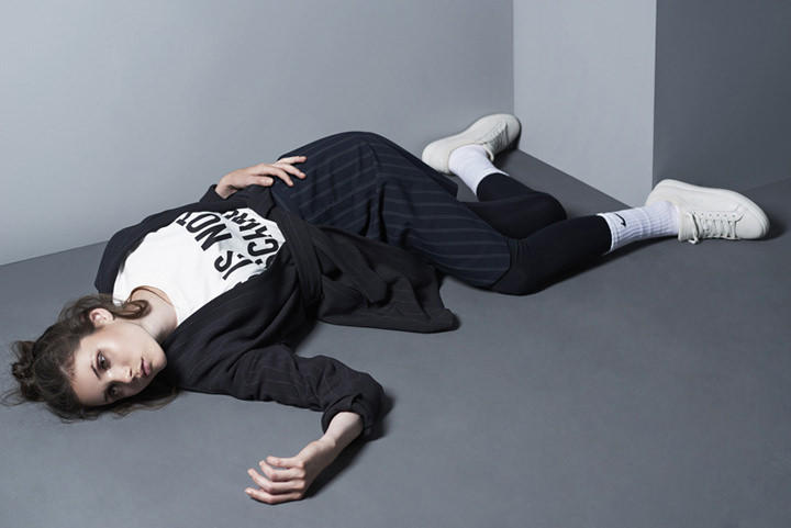 coat: Gstuz / skirt: Baum und Pferdgarten / t-shirt: Moschino  / tights: Deha / socks: Nike / shoes: Lacoste