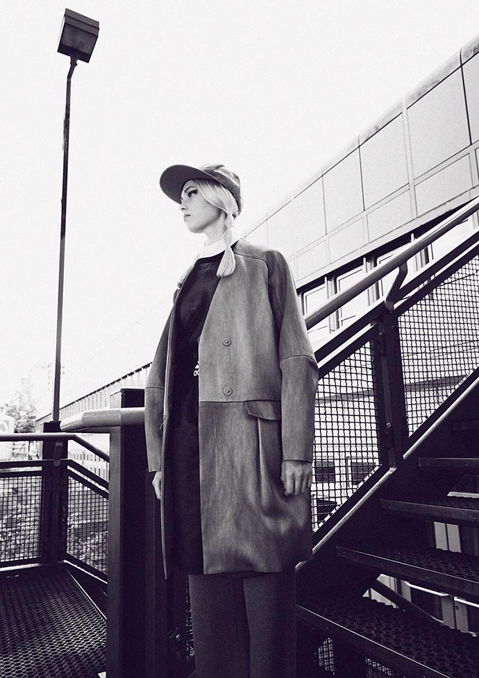 Cap: New York Yankees, Coat: Cos, Flare: the case studies, Top: Philomena Zanetti, Mesh Shirt: H&M, Shorts: Adidas