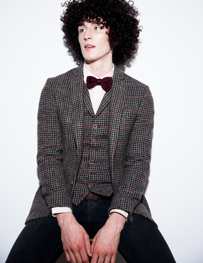 jacket and vest: Herr von Eden - bow tie: Herr von Eden - shirt: Hugo Boss - Jeans: Levi's