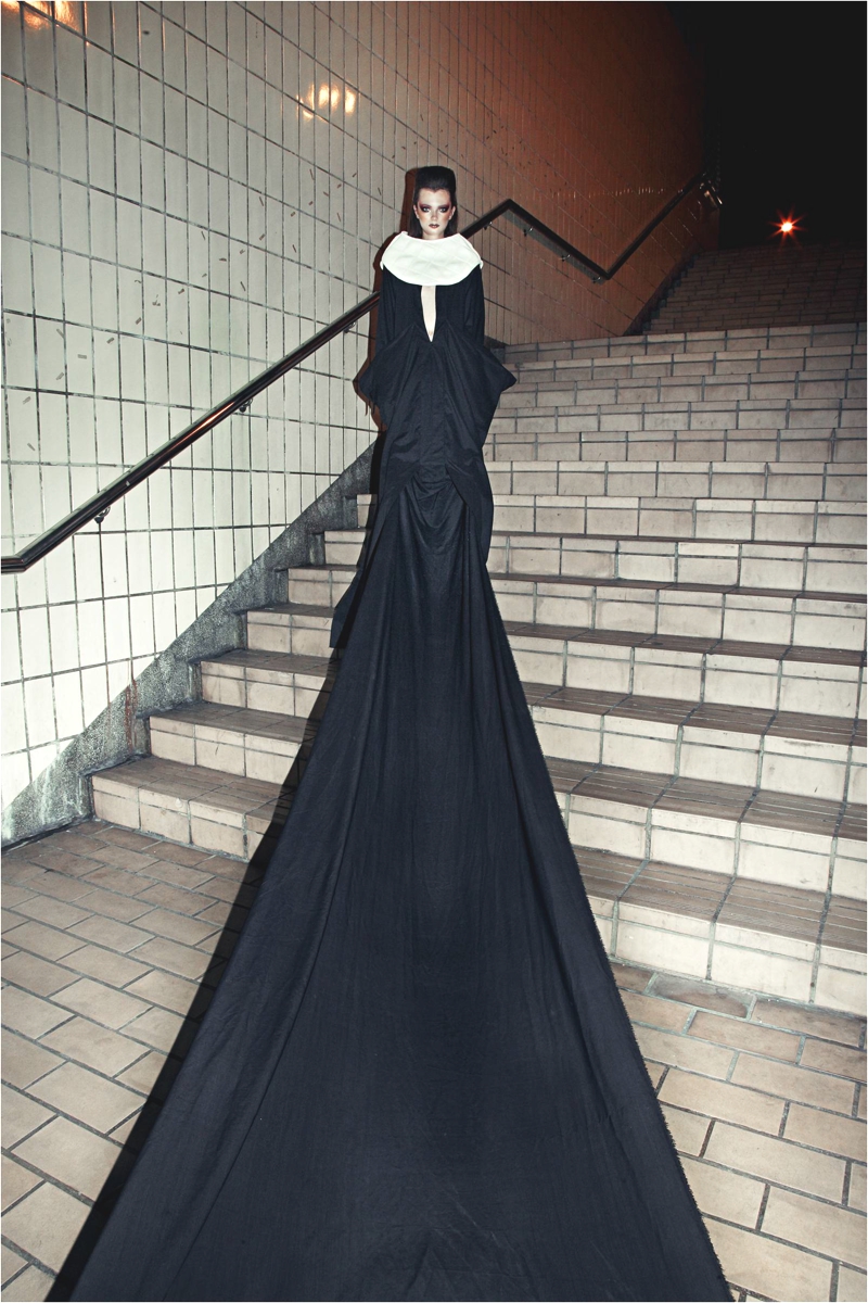 Dress: Quhji, Neckpiece: Nabil Volkers 