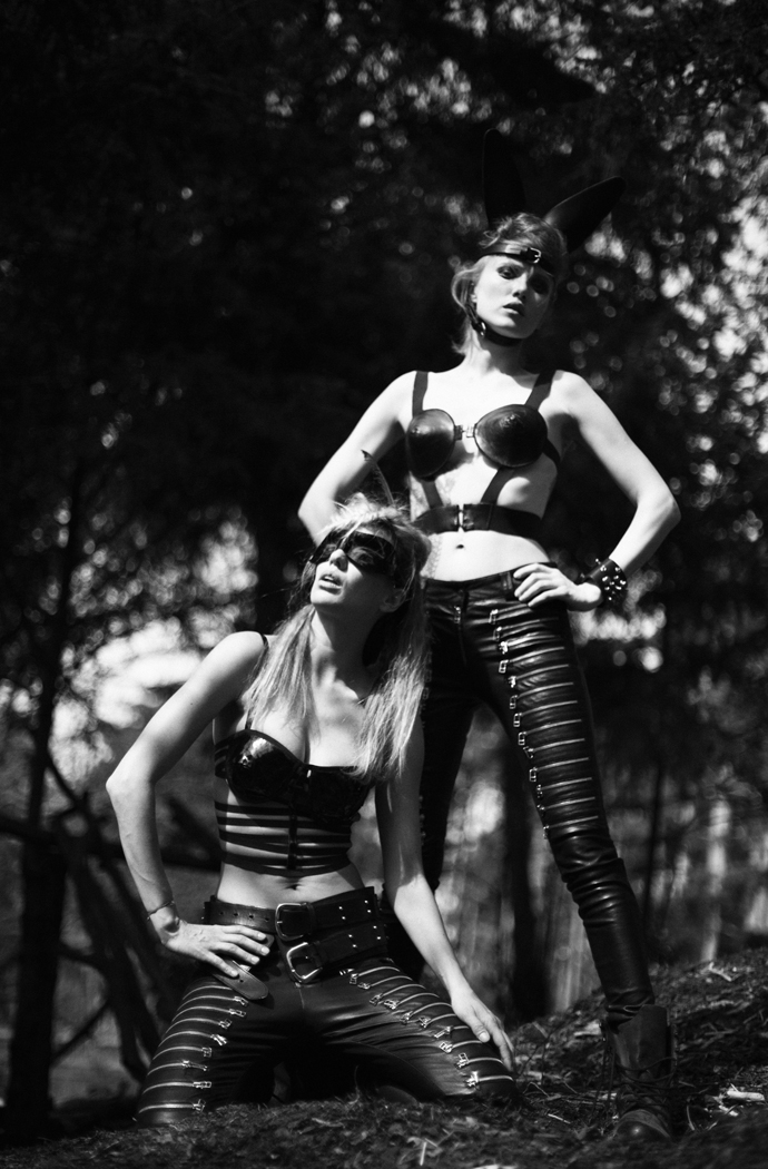 Mask & harnet : Mise en Cage Jewels : Mise en Cage Pant : Stefanie Renoma