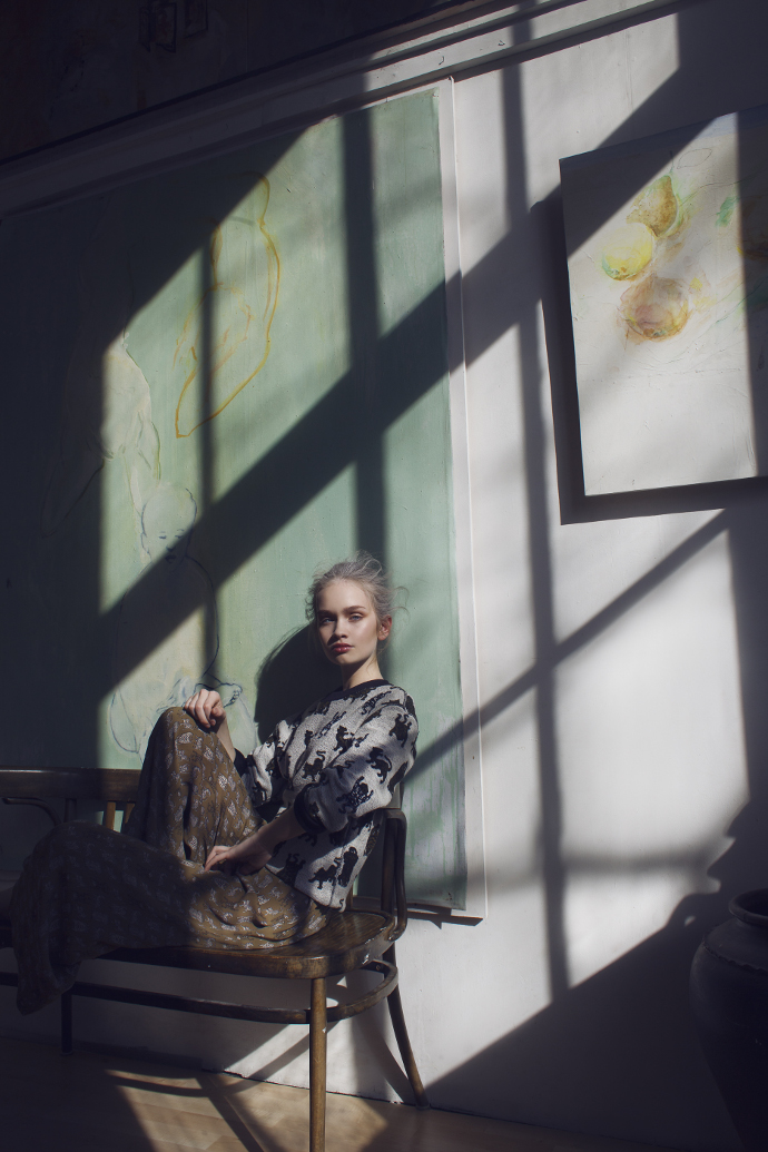 Reversible sweatshirt, &Other Stories Green pants with tiger print, &Other Stories