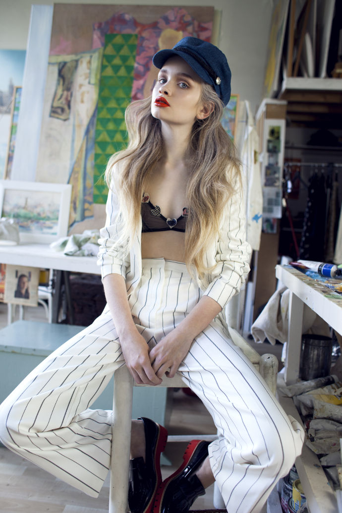 Flat cap with nautische details, Bijenkorf White stripe suit, Mango Embroidered bra with hearts, &Other Stories Mocassins shoes with crepe sole, Mango