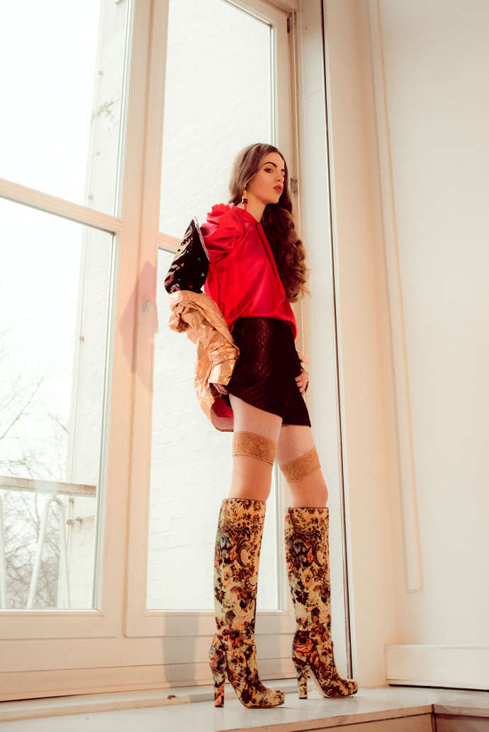 Shoes – D&G, Shirt – Alexander McQueen, Earrings – Gaultier Junior Stulpen - Margiela, Dress – Birger Mikkelsen , Shorts – Junior Gaultier 