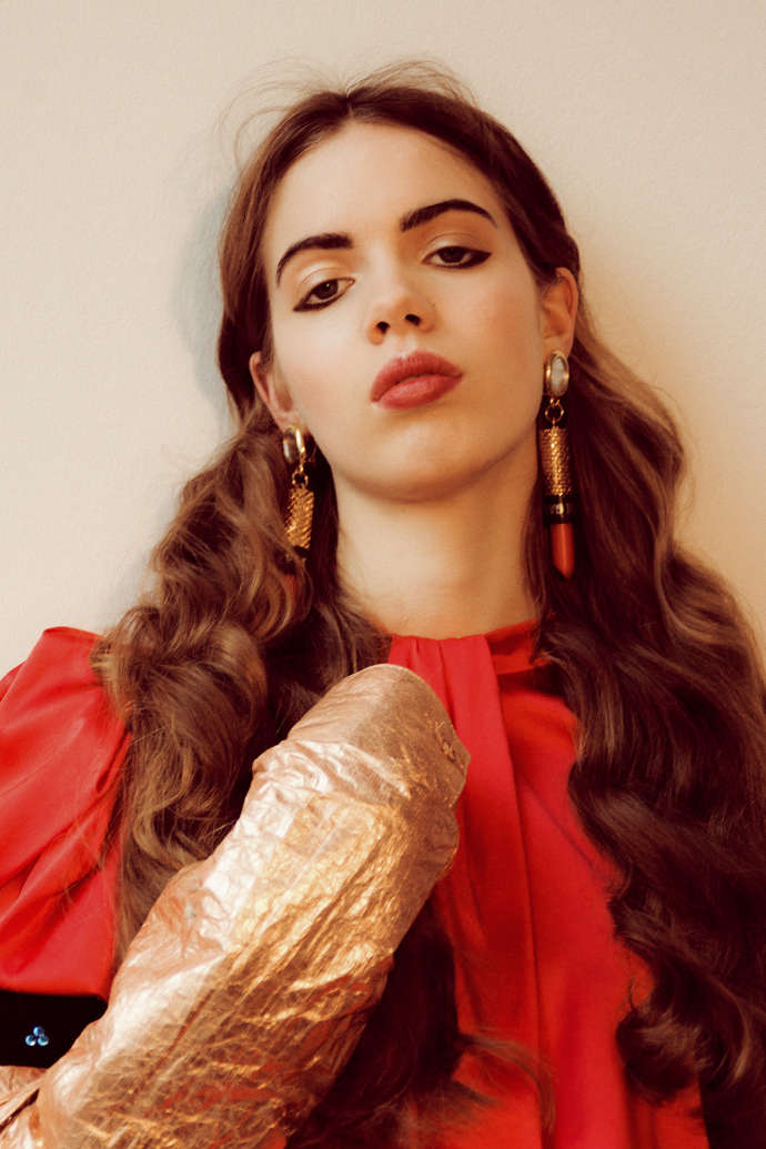 Shirt – Alexander McQueen, Earrings – Gaultier Junior Stulpen - Margiela, Dress – Birger Mikkelsen 