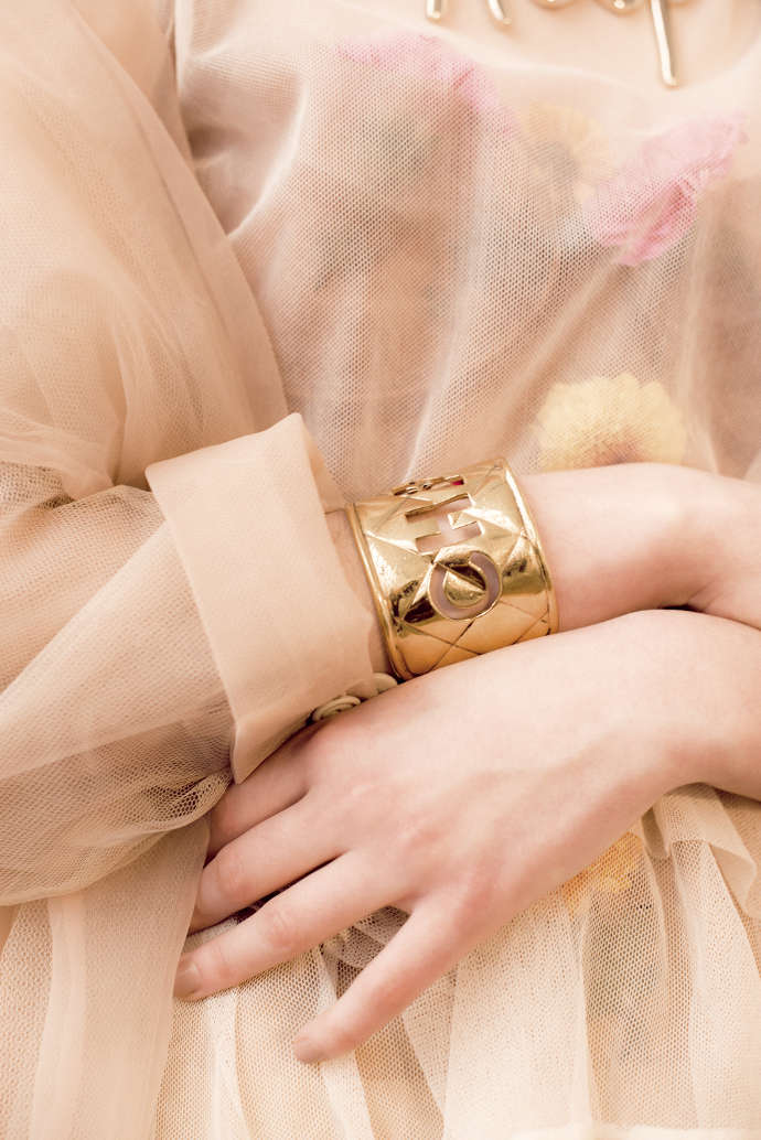 Coat – Comme des Garcons, Blouse – Avin, Bracelett – Chanel, Latexrskirt, Bra - No Name, Necklace – No name