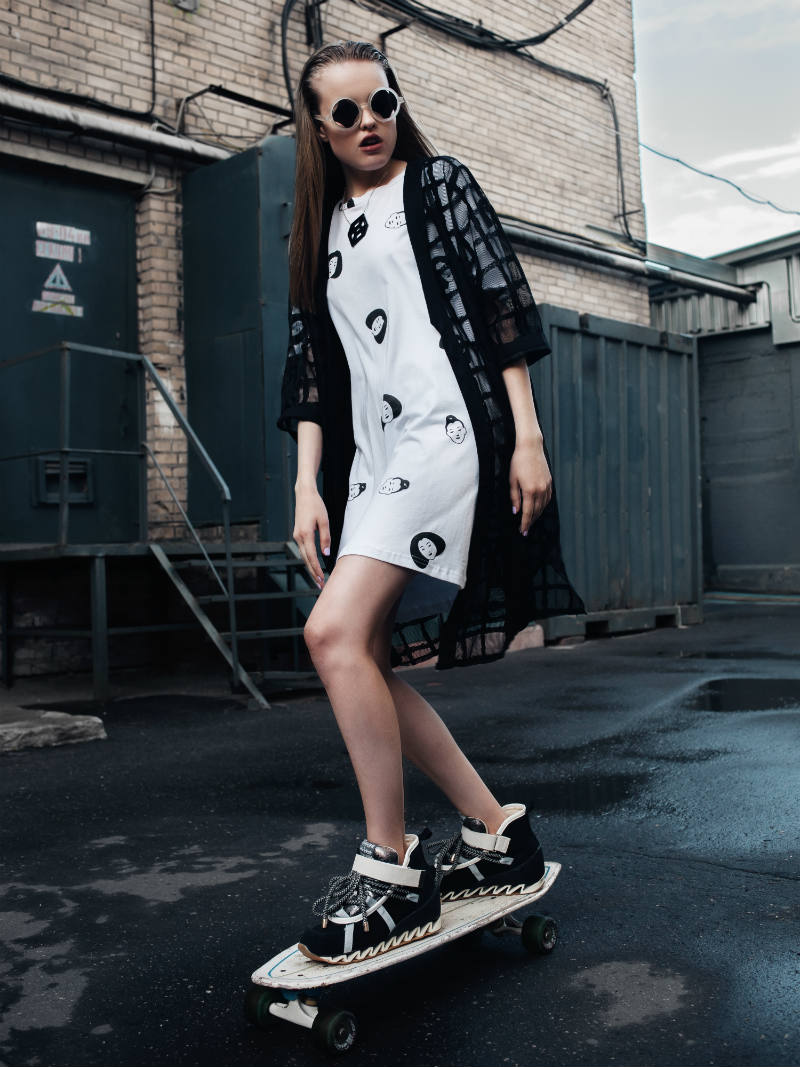 T-shirt with funny woman: Rochas Diaphanous jacket: Monreal London Sneakers: Ash Longboard: Vans