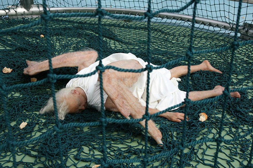 fallen-angel-sculpture-realistic-2