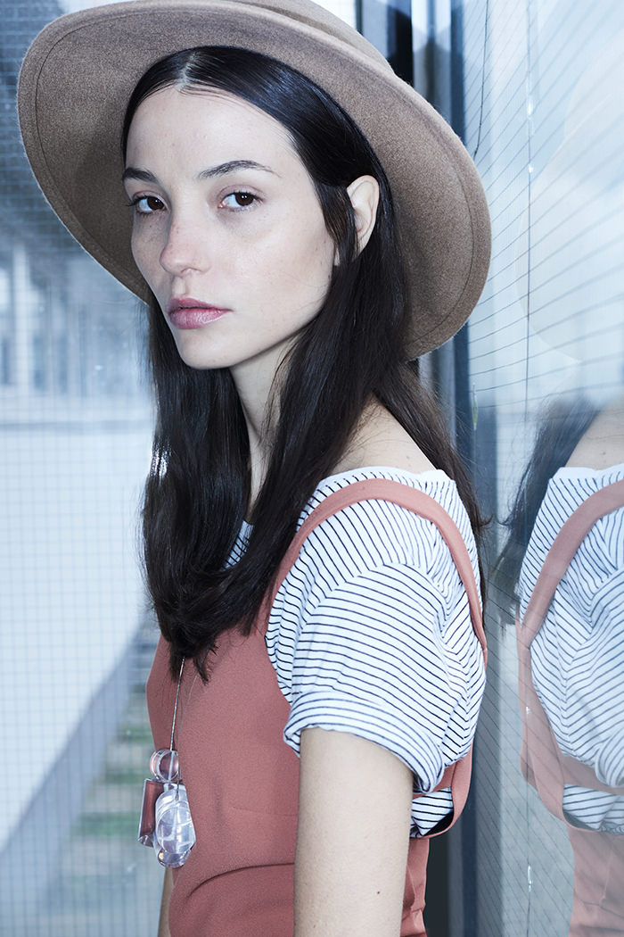 Shirt: Zara Jumpsuit: Zara Chain: Cos Shoes: Zara Hat: Vero Moda