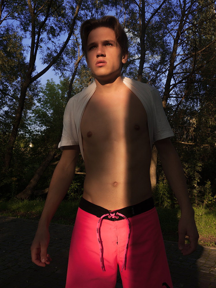 T-shirt - adidas shorts - cropp 