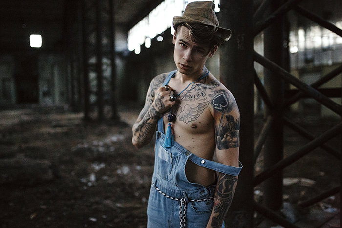  jeans jumpsuit REPLAY, hat ZARA