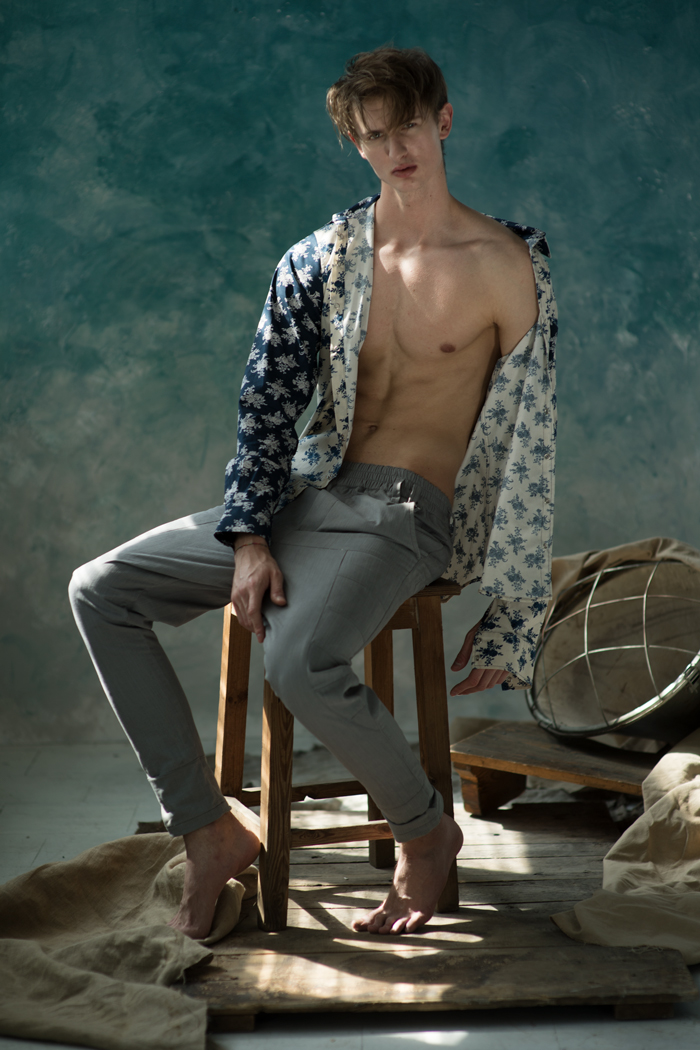 shirt: DK Damian Kretschmer/ Magazyn Wysoki, pants: Parcheta/ Magazyn Wysoki