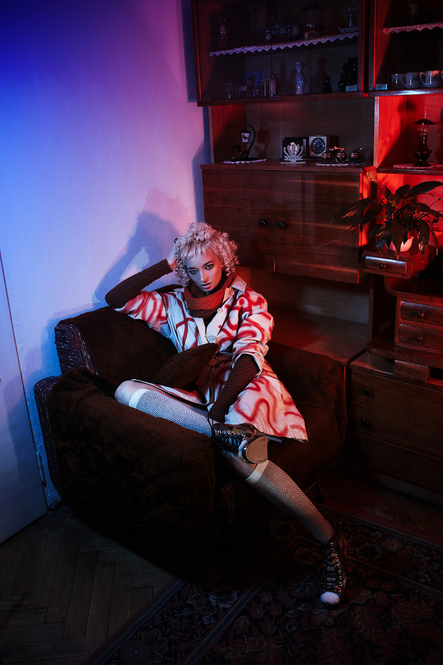 Coat: Robert Kuta Sweater: TUNDRA Knee high: Calzedonia Belt: Just Cavalli Heels: Kazar Jewellery: Lewanowicz