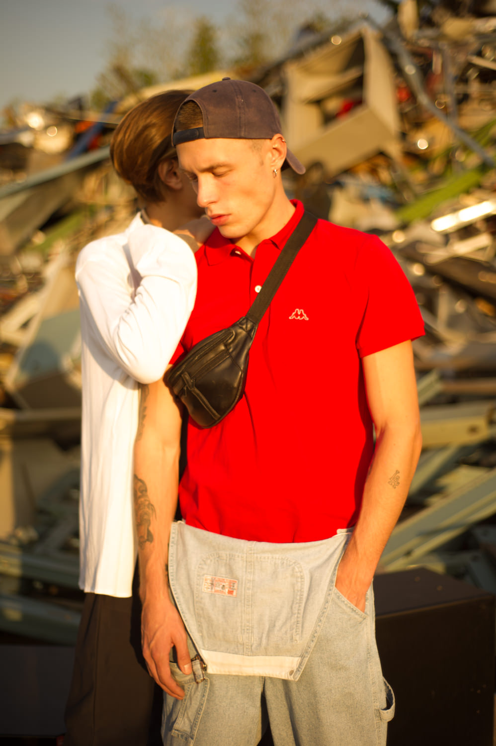 FRANCESCO: Turtleneck: Zara Long-sleeved polo: Kappa Pants: : Robe di Kappa PIERRE: Polo: : Robe di Kappa Salopette Champions Vintage Hat: vintage 