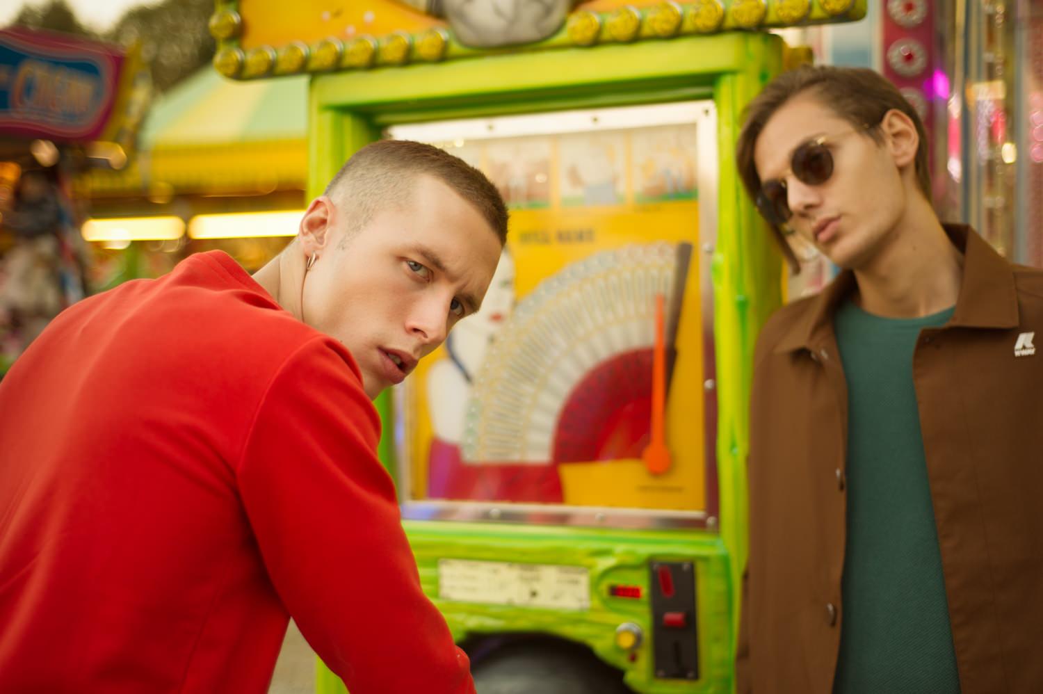 FRANCESCO: Sweater: Robe di Kappa Raincoat: K-Way PIERRE: Sweatshirt: K-Way 