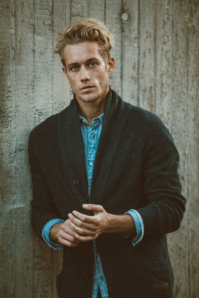 Knitwear Jacket by Hollister
Jeans Shirt by Gaastra
Jeans by Denim & Supply Ralph Lauren