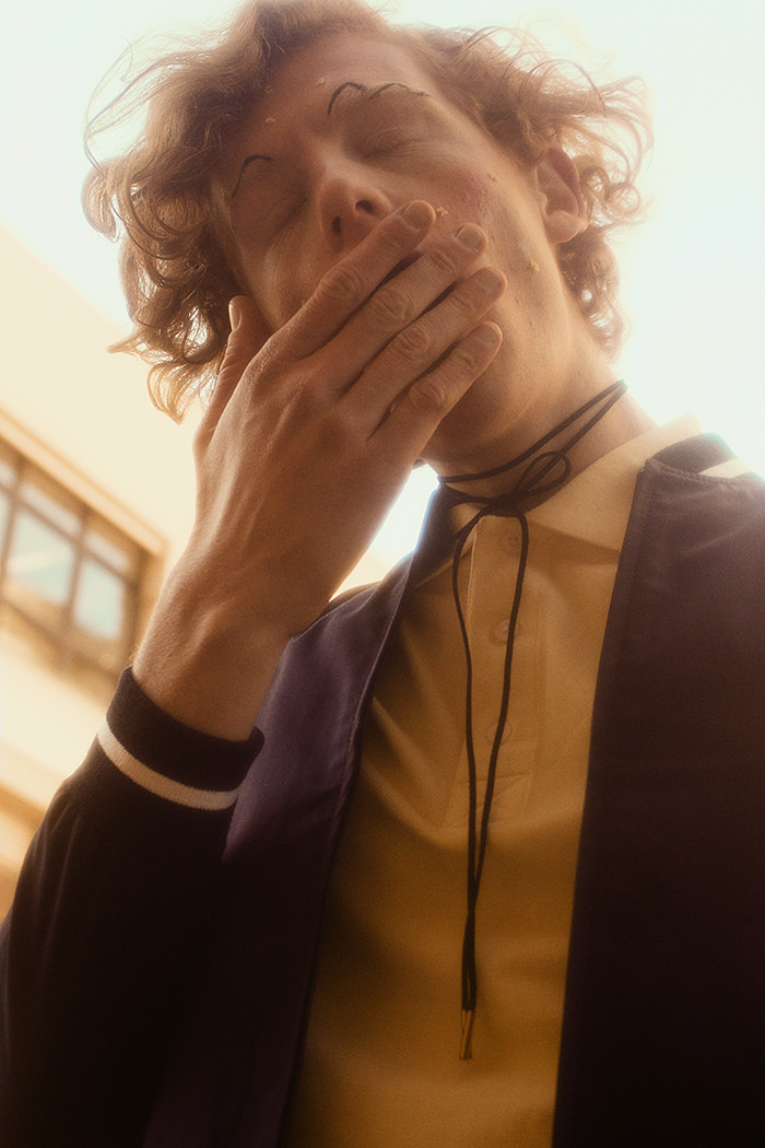 Jacket – Fred Perry / Polo shirt – Lyle & Scott / Necklace – Bershka 