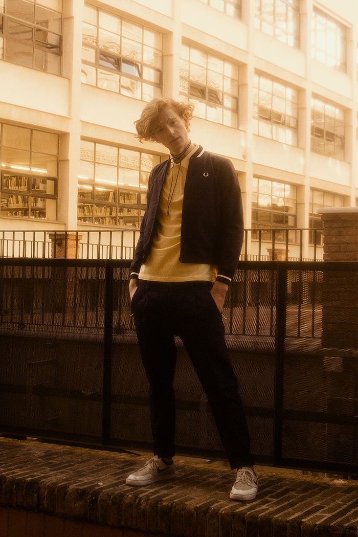 Jacket – Fred Perry / Polo shirt – Lyle & Scott / Necklace – Bershka 