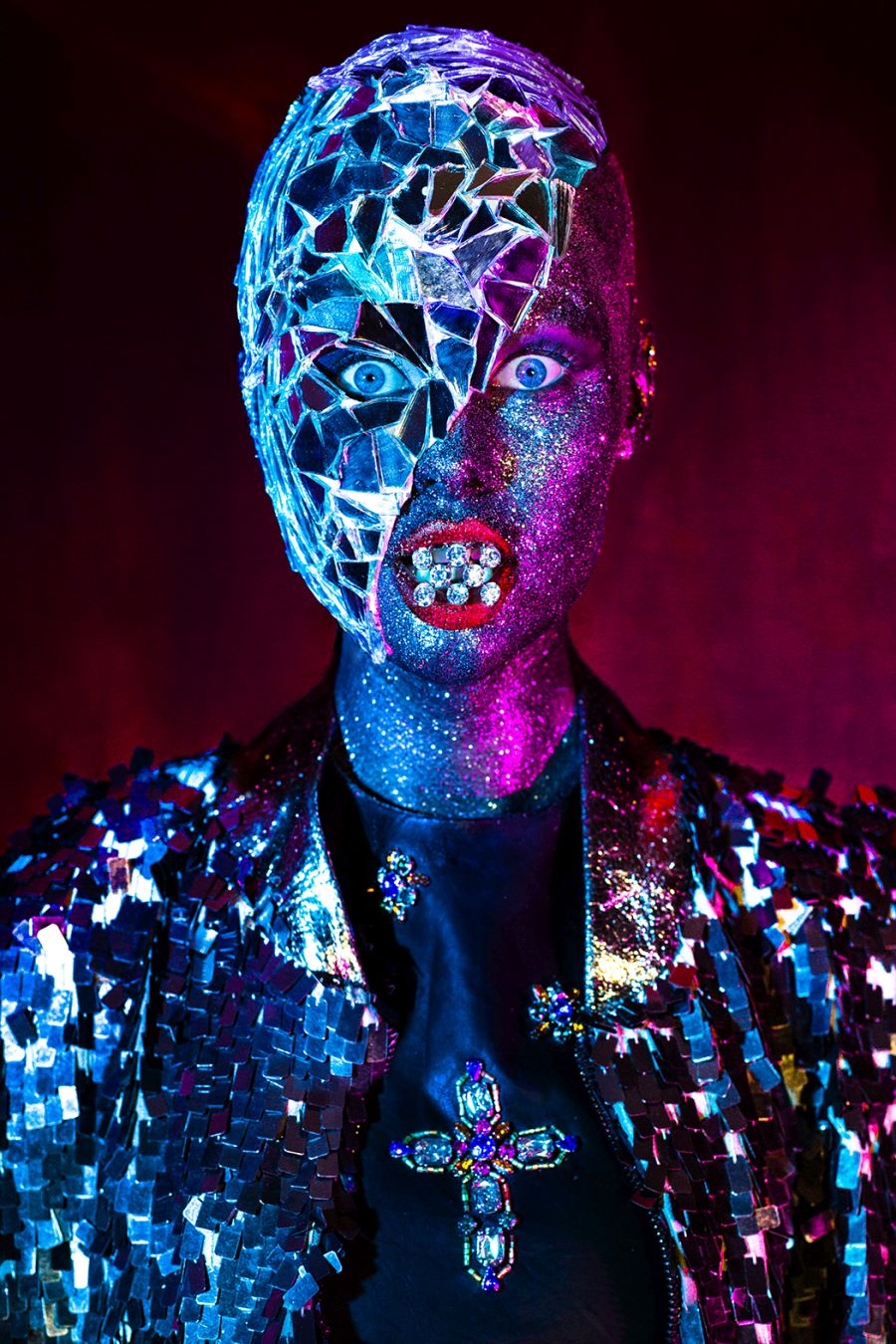 Mirror Jacket: Manuela Osk Top: Versace Mouthpiece: Jon Mendes Mask: Ása Bríet 